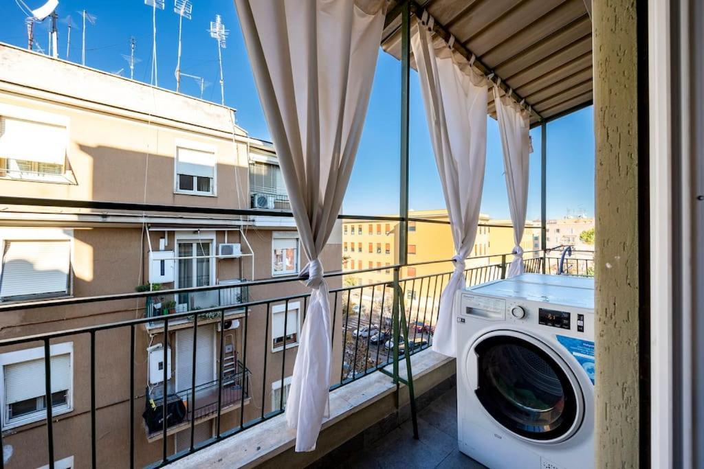 Stylish Apartment Rome Air Conditionig Wifi Tv 50 Metro 4 Minutes Away Exterior photo